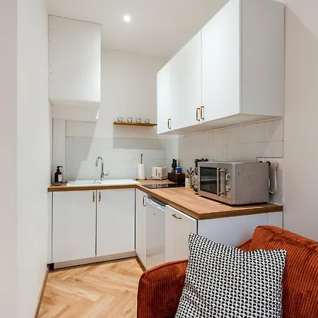 Au Rez De Chaussée Vue Cour