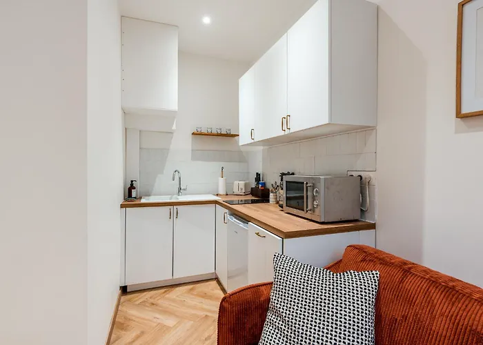 Au Rez De Chaussée Vue Cour