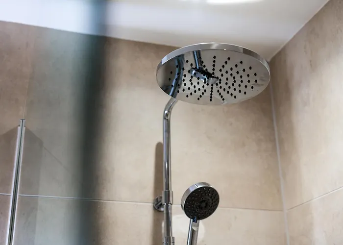 Au Rez De Chaussée Vue Cour *